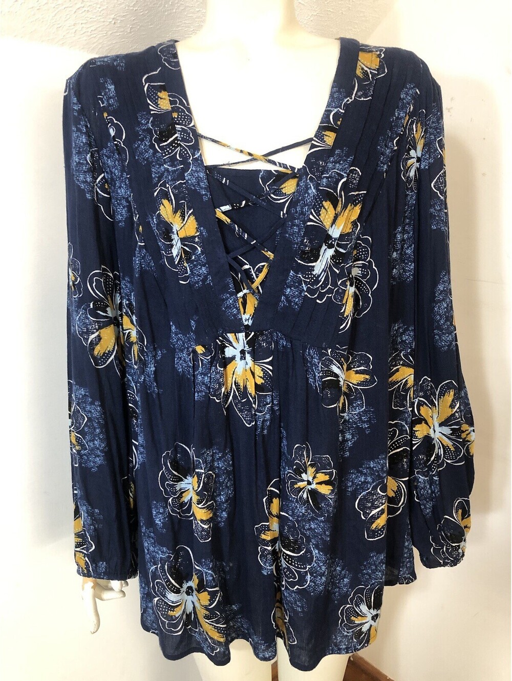 Style Co Womens Large Top Boho Longsleeved Navy Floral Peasant Lattice Neck